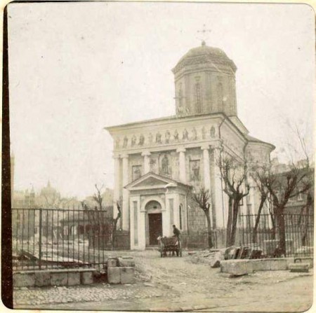 Église St Dumitru, derrière le palais post